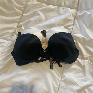 Victoria’s Secert bombshell bras